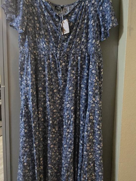 BloomChic Dresses & Skirts - BloomChic Blue Floral Midi Dress